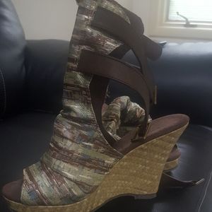 Women's Muk Luk sandals size 8